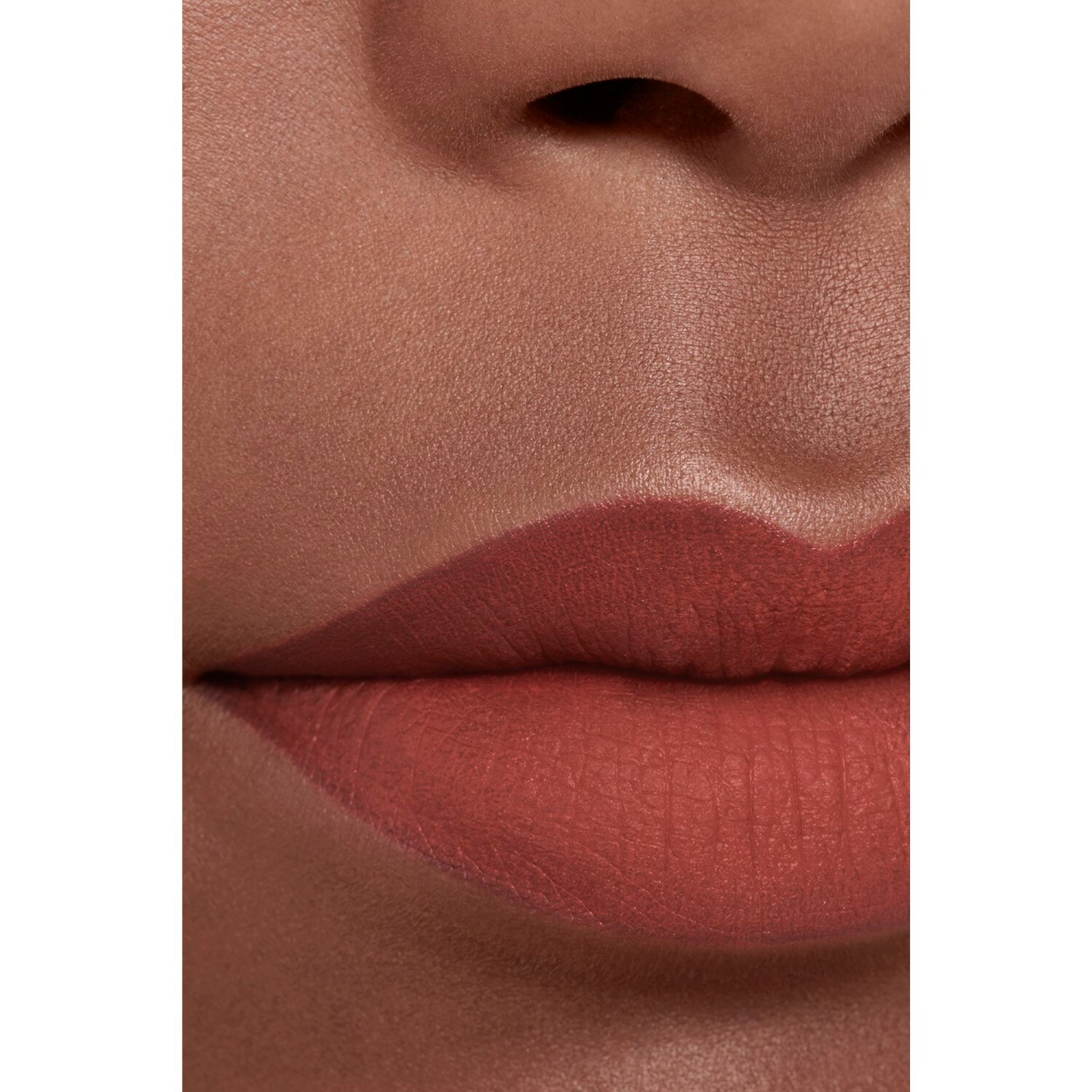 LA BARRA DE LABIOS LÍQUIDA MATE INTENSA DE LARGA DURACIÓN